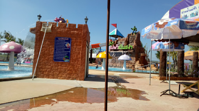 สวนน้ำแม่ฟ้าเนินสง่า