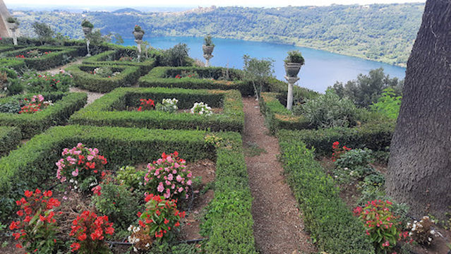 Vista sul lago di Nemi