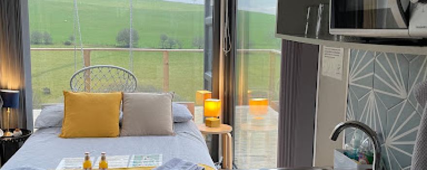 Black Ewe Glamping - Hot Tub Self Catering Glamping Wales