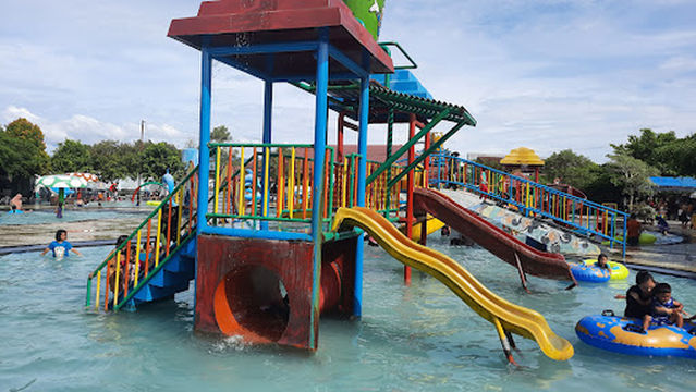 Wahana Alam WaterBoom