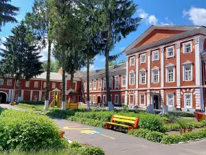 Дворец-замок графа Холоневского