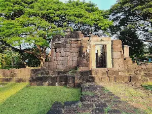 Kuti Rishi Ban Nong Bua Lai