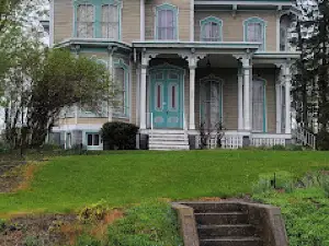Ravenwood Manor