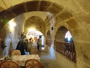 Tepesi Delik Han