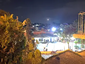 Xallitic neighborhood