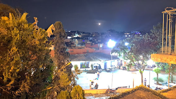 Xallitic neighborhood