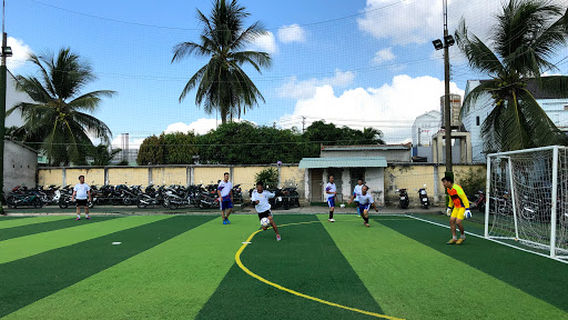 Sân bóng đá Hưng Thịnh