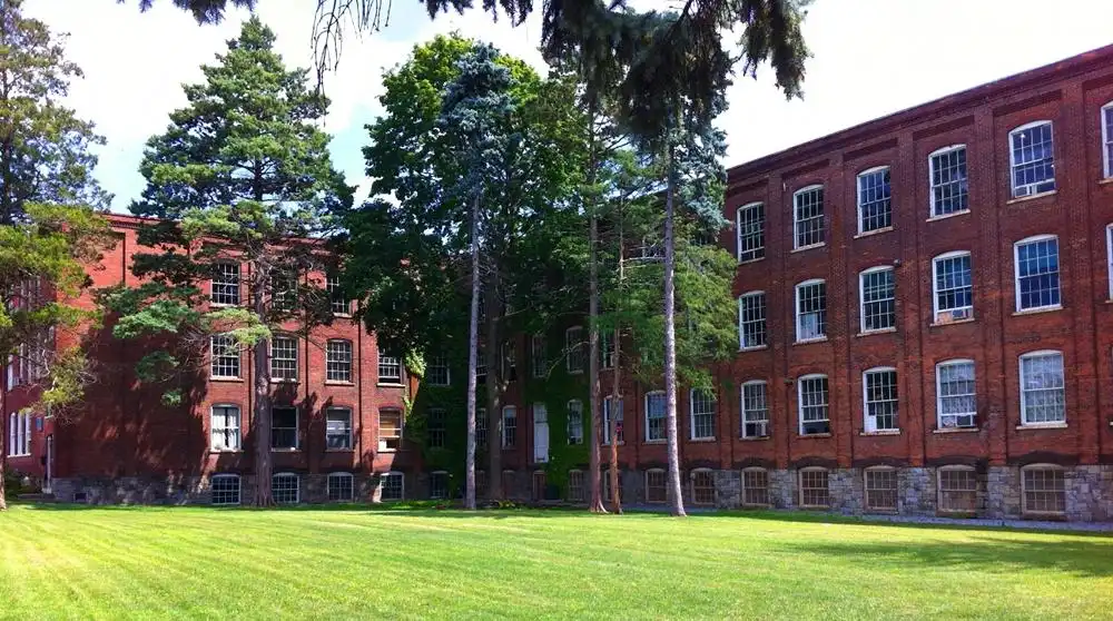 Hotels near The Shirt Factory