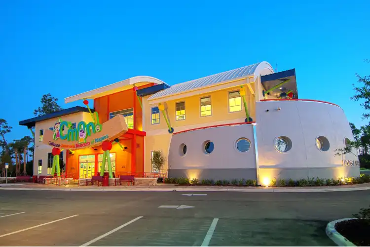 Hotel dekat Golisano Children's Museum of Naples