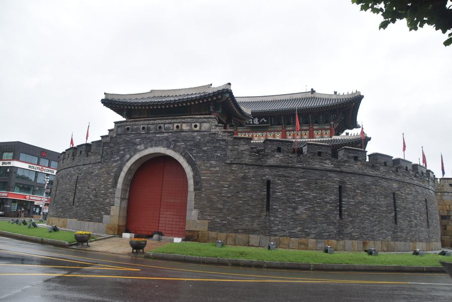 Paldalmun (Paldal Gate)
