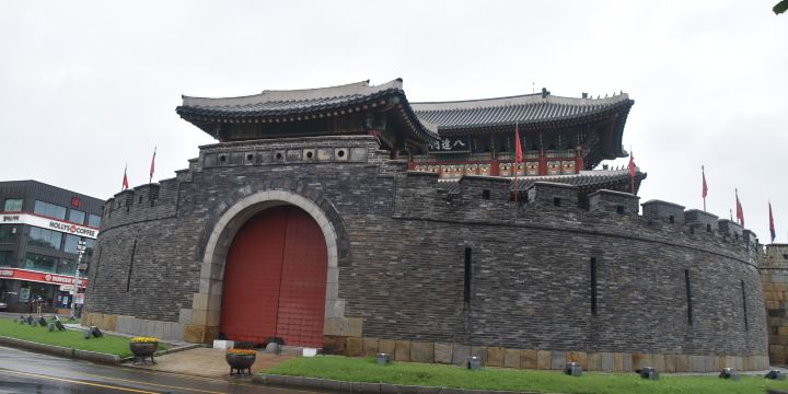八達門