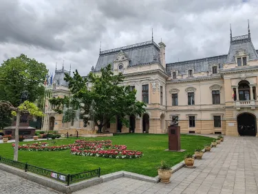 Roznovanu Palas / Iasi City Hall
