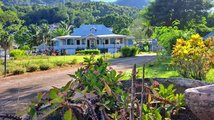 Các khách sạn gần Takamaka Rum Distillery