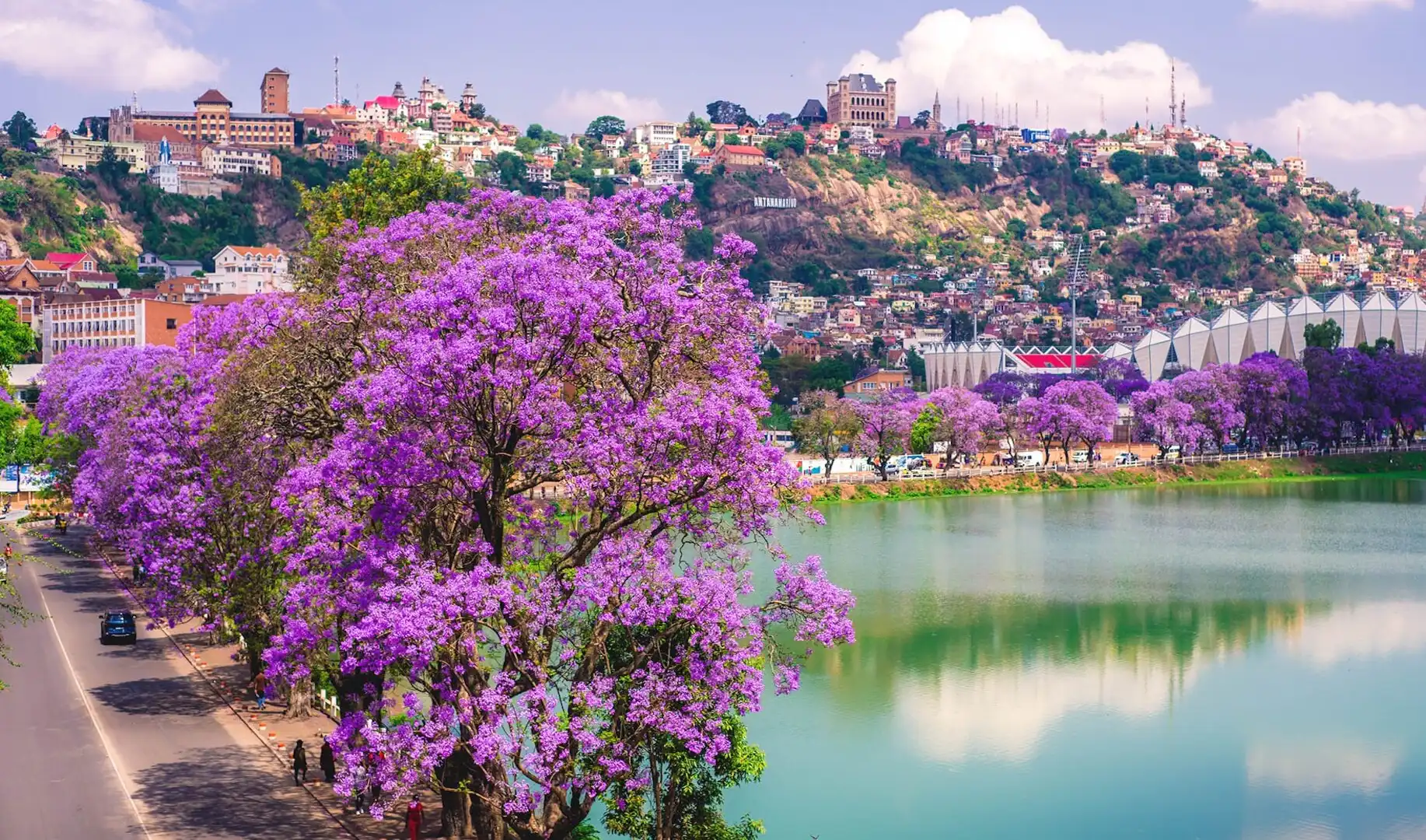 Hotels near Lake Anosy