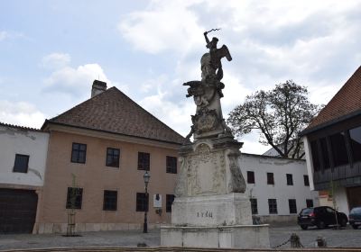 Statue Saint Michael