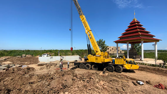 រាជិនីលង្វែក Reachny LongVek