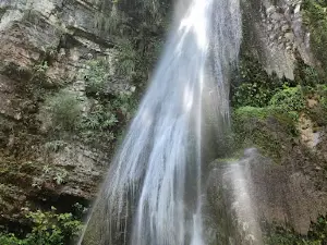 Cascade Comales