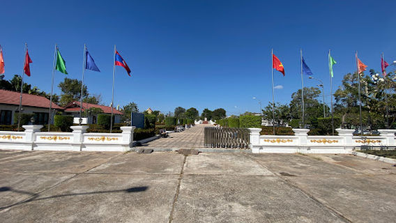 Nouhak Phoumsavanh Memorial Park