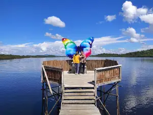 Wisata Danau Laet