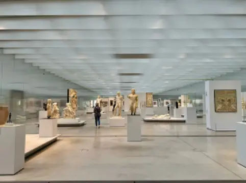 Louvre-Lens Museum