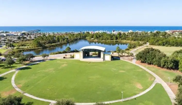 Hotels near Aaron Bessant Park