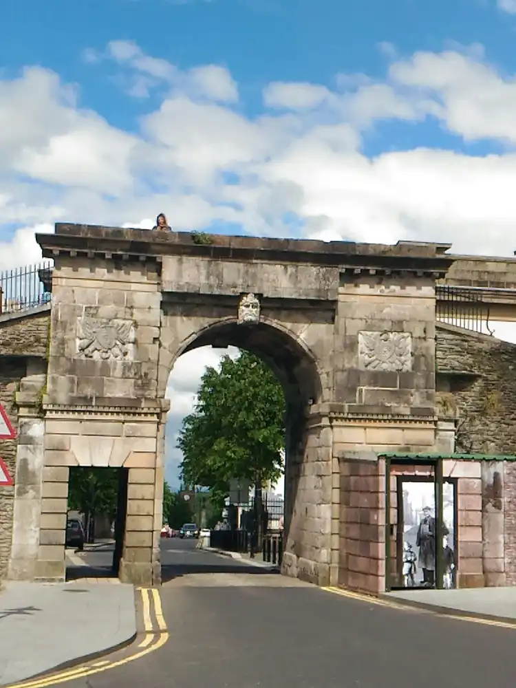 Các khách sạn gần Walled city Londonderry