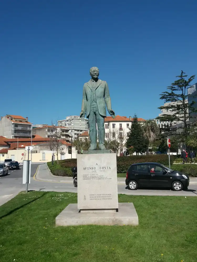 Hotels near Estatua de Afonso Costa
