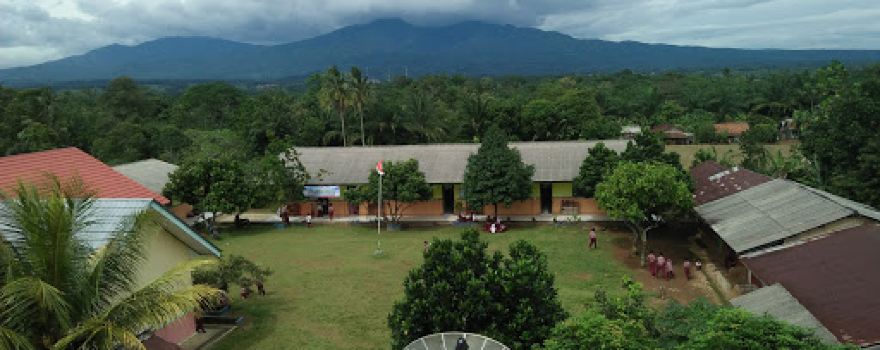 LAPANGAN SEPAK BOLA BANJIT