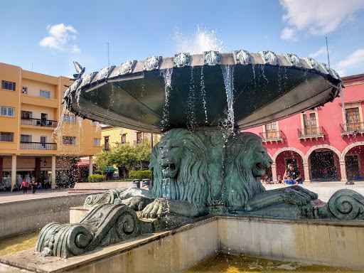 De los Leones Fountain