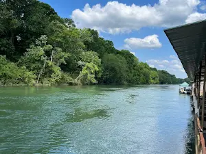 Beau's Marina and Cabin rentals at Lobo Landing
