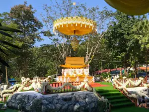 Wat Tham Phru Takian