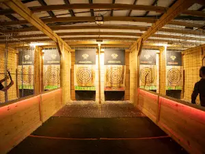 Blade & Bull Axe Throwing: Florence