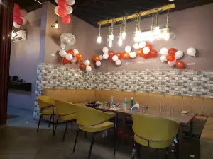 Dive and dine
