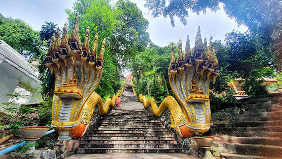 Wat Khao Mai Daeng