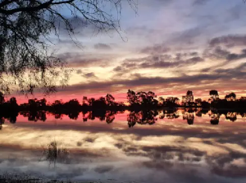 Moulamein Lakeside Caravan Park