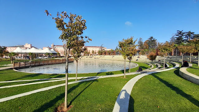 Hüseyin Avni Aker Millet Bahçesi