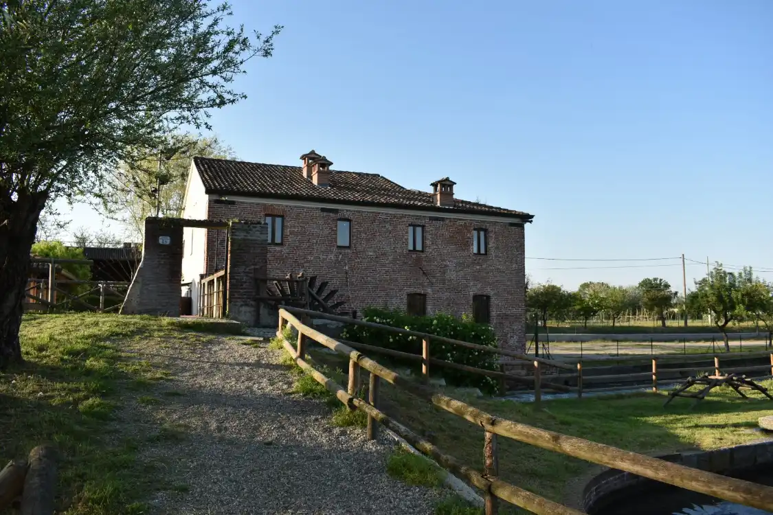 Hotel in zona Ecomuseo della Roggia Mora (Mulino di Mora Bassa)