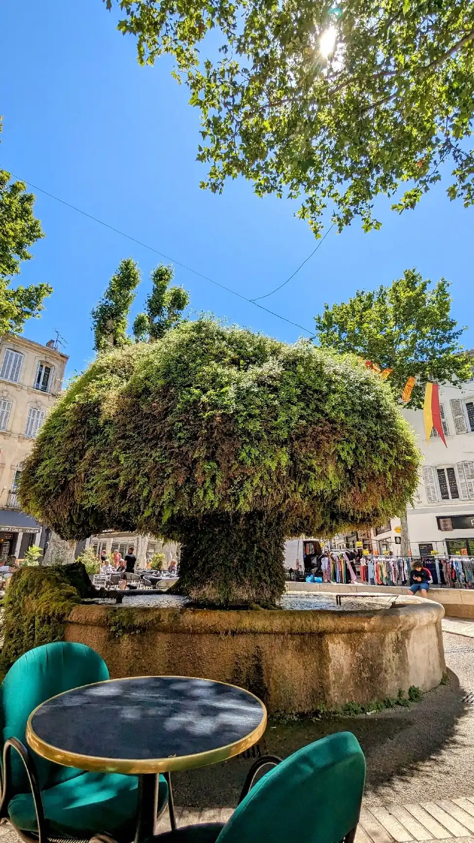 Hotels near La Fontaine Moussue