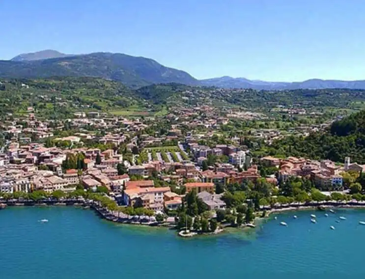 Hotels near Lungolago di Garda