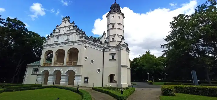Hotels in Poddebice County