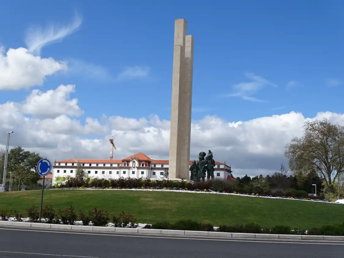Hotels near Rotunda dos Peregrinos