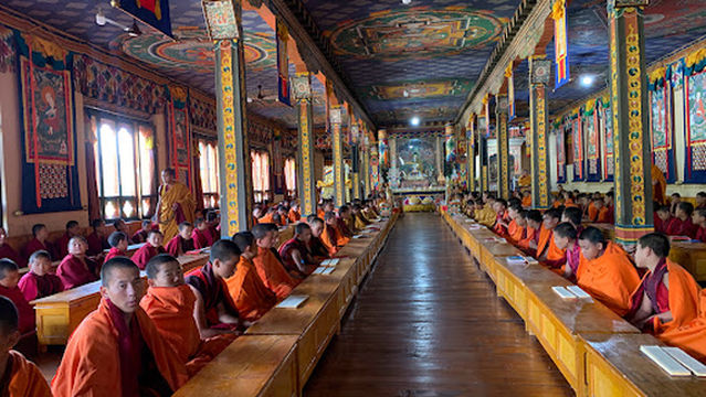 Dechen Phodrang Monastery བདེ་ཆེན་ཕོ་བྲང་།