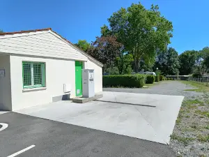 CAMPING DE MON VILLAGE (Aire CAMPING-CAR PARK)