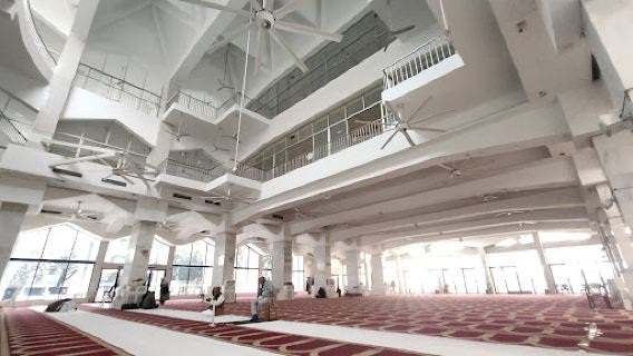 Gulshan Central Azad Masjid