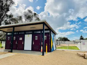 Lochiel Memorial Hall RV Campsite