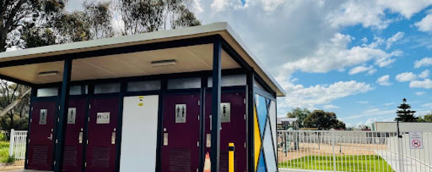 Lochiel Memorial Hall RV Campsite