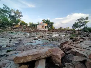 Bas Devi Mata temple, Thikana Amba