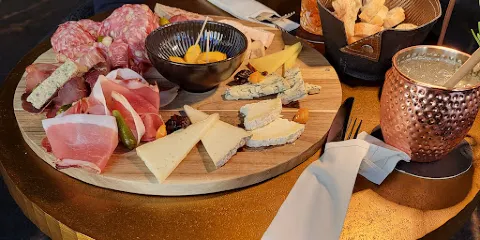 Lounge bar M. CHARLES