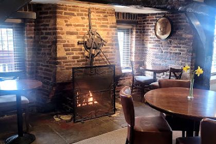 Stirrups Bar & Restaurant