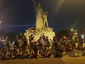 Estatua De Las Residentas, Luque